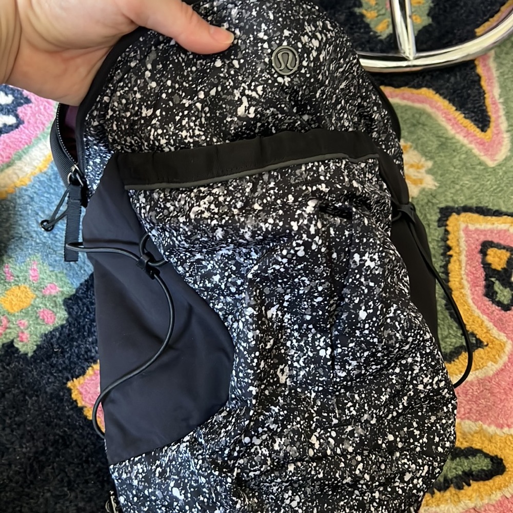 Lululemon Running Backpack - image 4